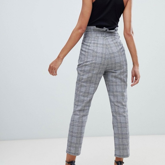 PrettyLittleThing paperbag pants in gray check - Picture 2 of 4